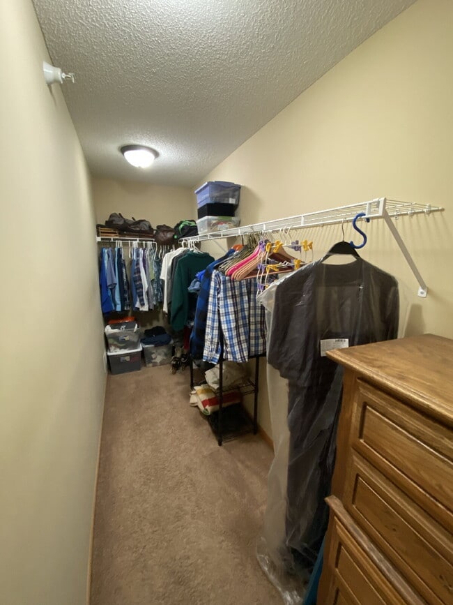 Building Photo - Roomy four-bed three-bath Townhome in Lino...