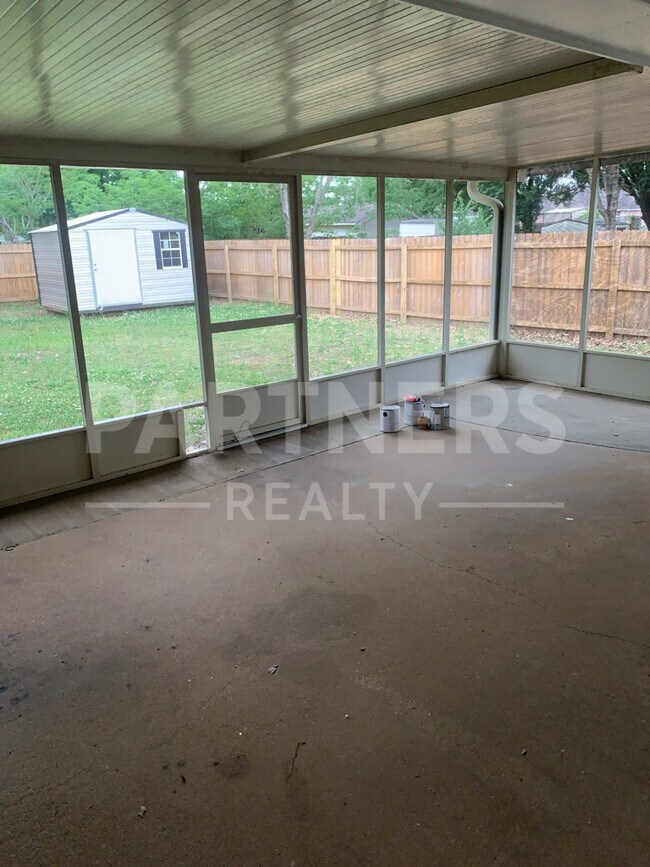 Building Photo - 6208 Sandy Ridge Curv