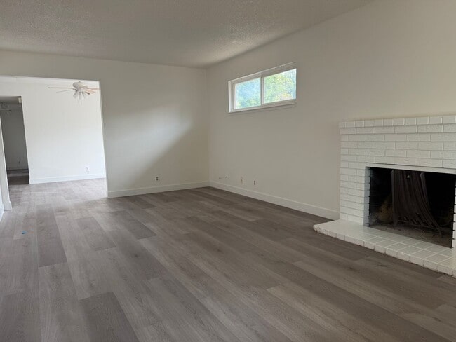 Building Photo - 2635 Moderna Ct