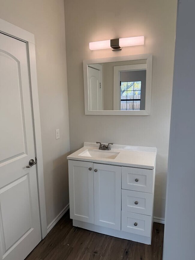 Building Photo - 324 Cummings St