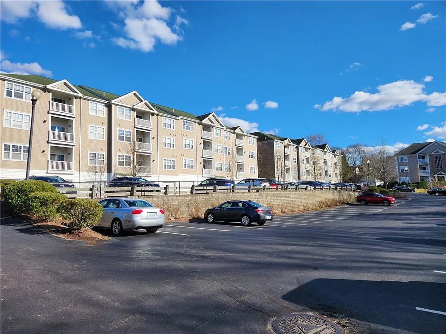 Building Photo - 98 Mill St