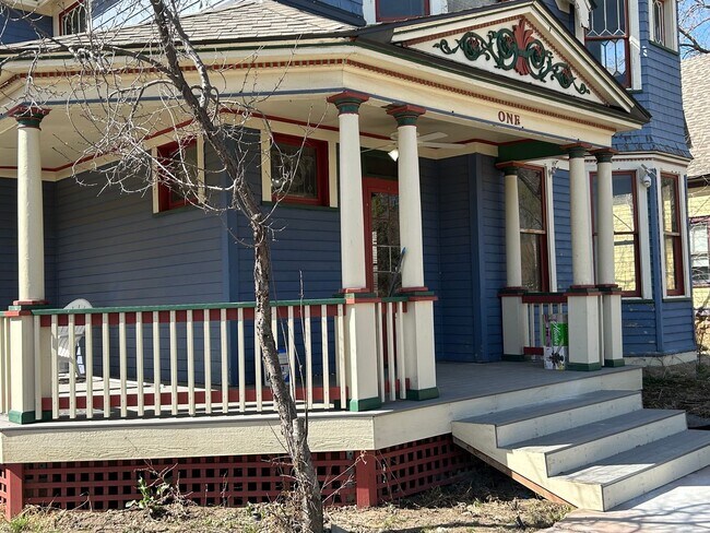 Building Photo - Historic Cheyenne Canyon Home