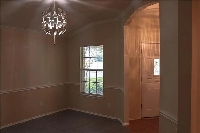 Building Photo - 100 S Creek Bend Dr
