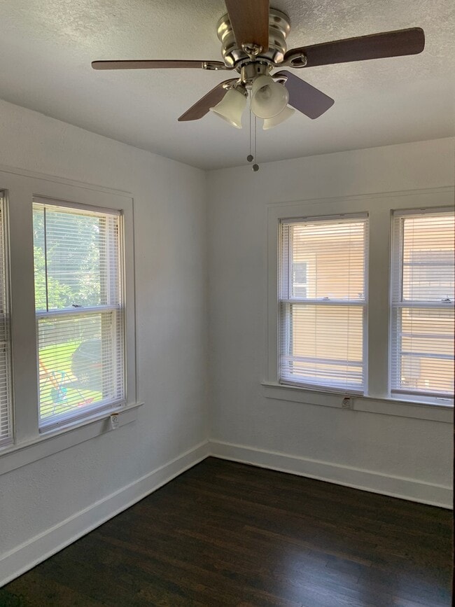 Building Photo - Beautiful 3 Bedroom Home