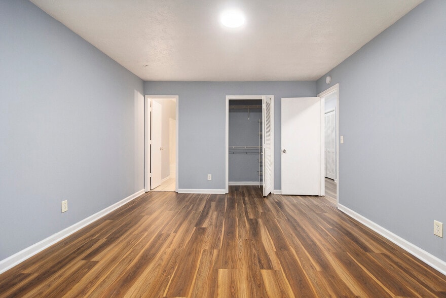 Building Photo - 1117 Summer Brook Rd