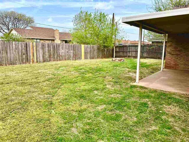 Building Photo - 5215 Northview Dr
