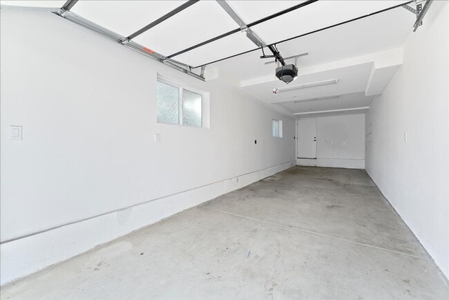 Building Photo - 4017 1/2 Mont Clair St-