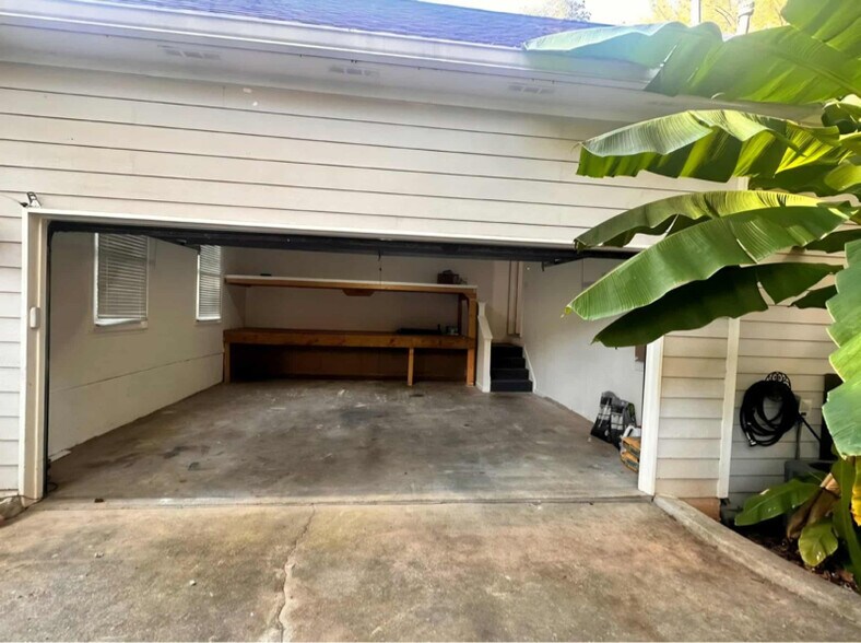 Building Photo - 1211 Fern Hollow Dr