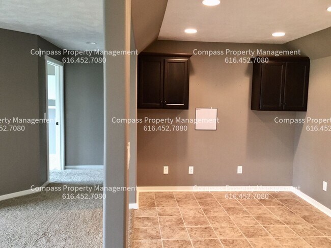 Building Photo - COMING SOON! 5 Bed 3.5 Bath Home in Hudson...