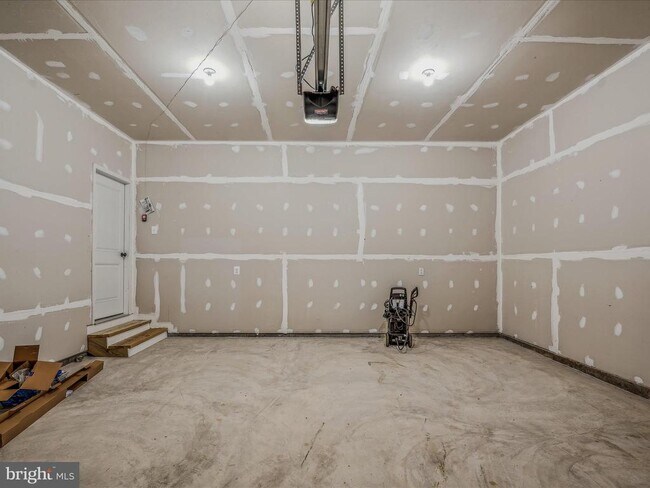 Building Photo - 290 Scoter Rd