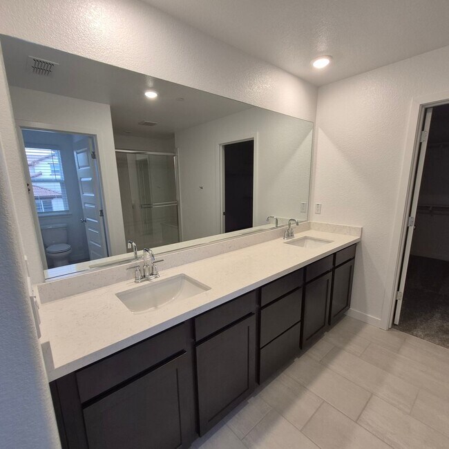Building Photo - Brand New 4 Bedroom Home in Lennar's Cyan Community