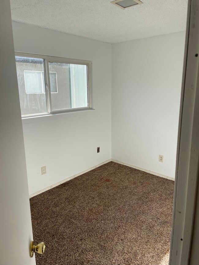 Building Photo - 1108 SW 5th St