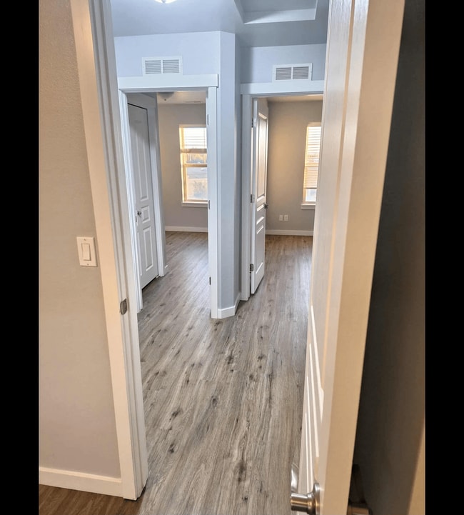 Building Photo - ? Stunning 3 Bedroom, 2.5 Bath Townhome in...