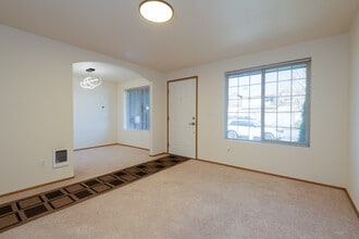 Building Photo - 2732 Hidden Springs Loop SE