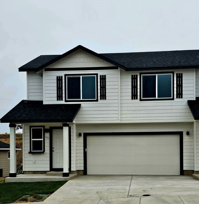 Building Photo - Brand New 3 Bed / 2.5 Bath Duplex – Available Now!