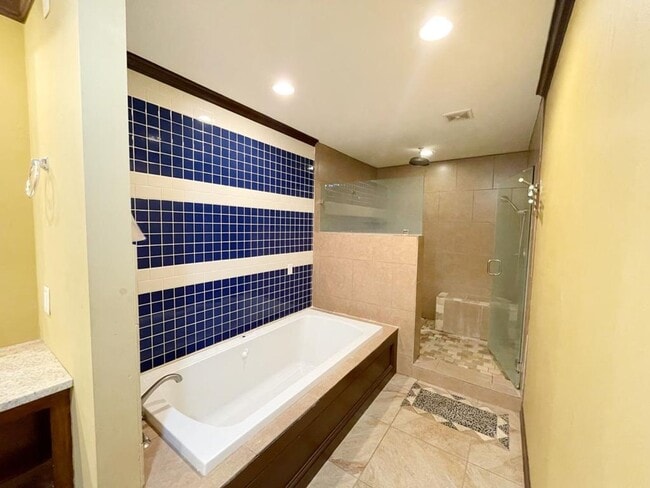 Building Photo - NEWER 4 bedroom house