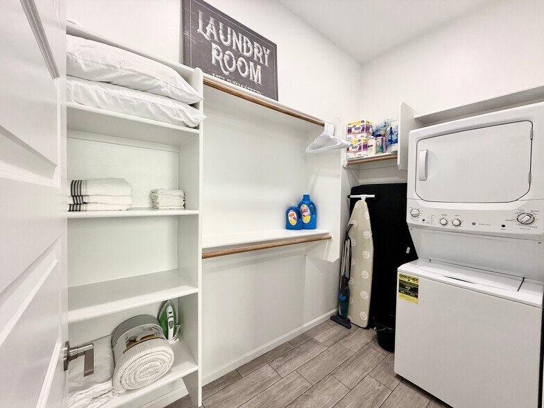 Building Photo - 8060 S Desert Indigo Dr