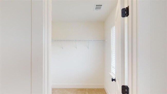 Building Photo - 5873 Greystone Dr