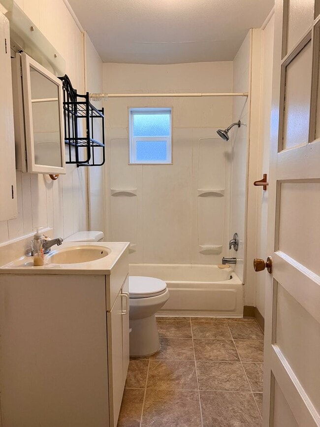 Building Photo - OWN961