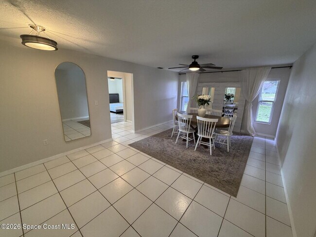 Building Photo - 1305 Ambra Dr