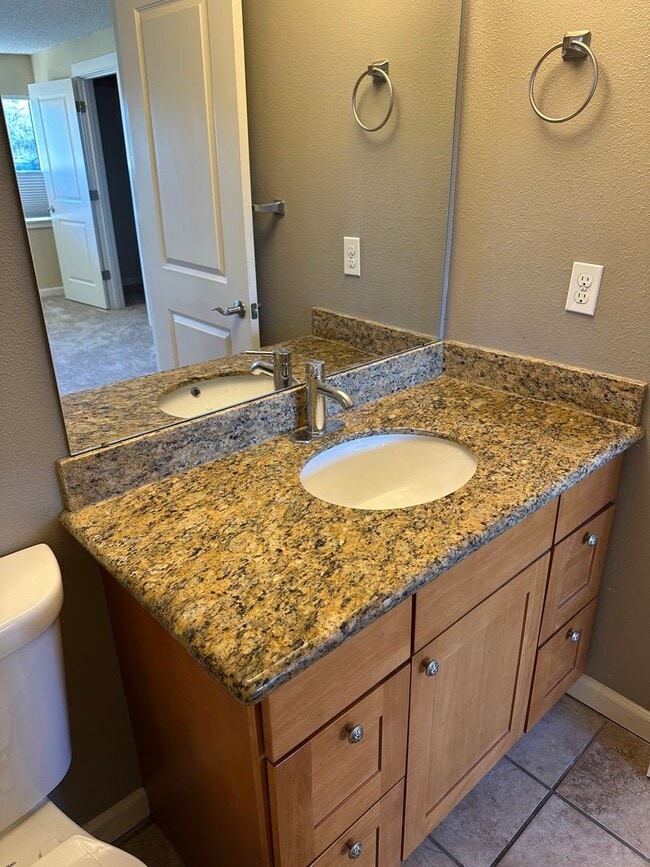 Building Photo - Gated Lakefront Rental Opportunity