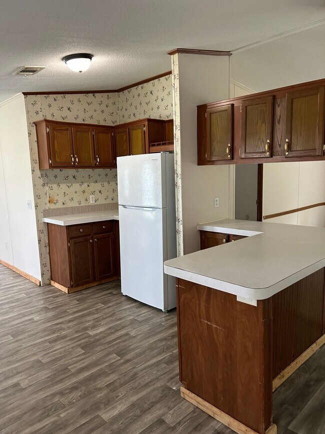 Building Photo - 3-Bedroom/ 2-Bath-Mobile Home on Private P...