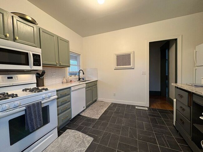 Building Photo - $5,400 | 7 Bedroom, 5 Bathroom Single Family Home | No Pets* | Available for August 1st, 2027 Mov...