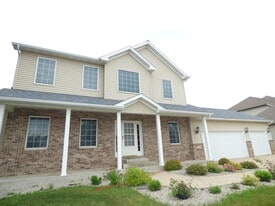 Building Photo - 2715 Century Ln NE