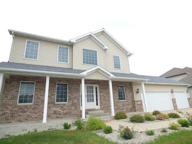 Building Photo - 2715 Century Ln NE