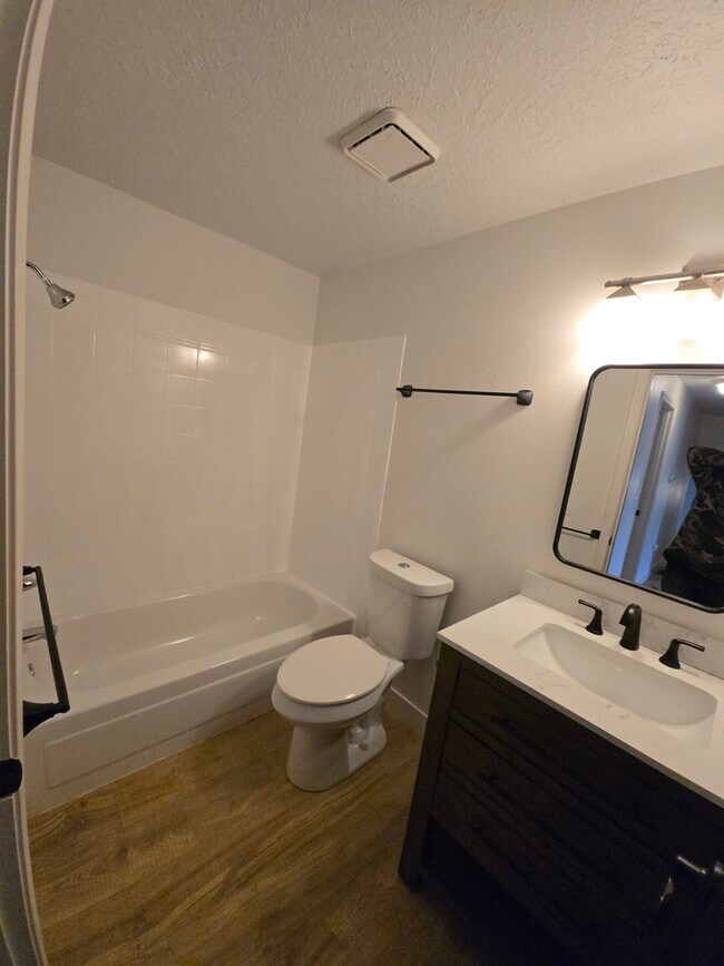 Building Photo - 1707 SW Hartley Ave