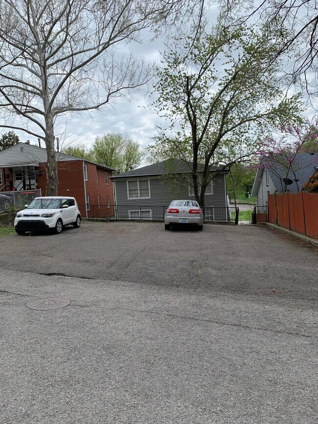 Building Photo - 2709 Grinstead Dr