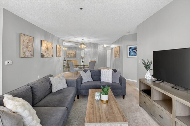 Building Photo - 5155 Europa Dr
