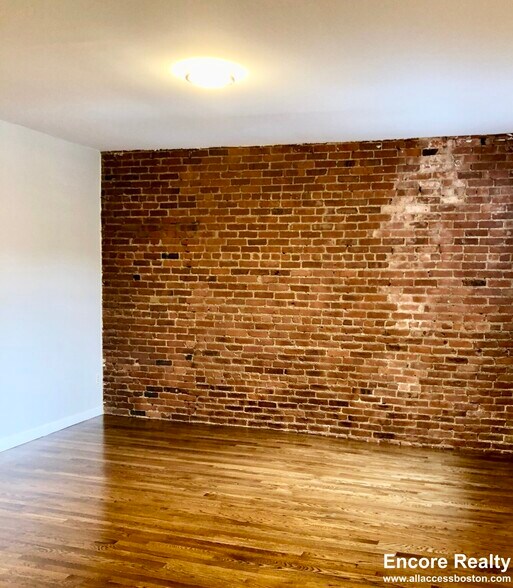 Building Photo - 15 Stearns Rd