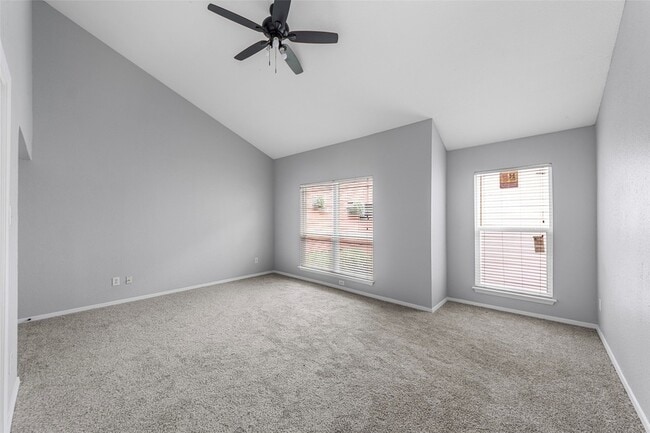 Building Photo - 6738 Eastridge Dr