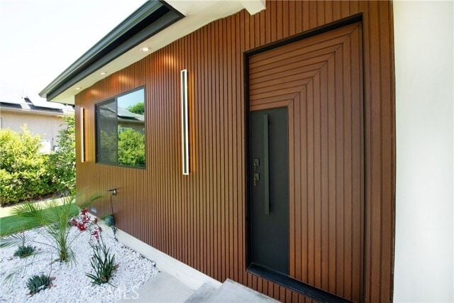 Building Photo - 7760 Independence Ave