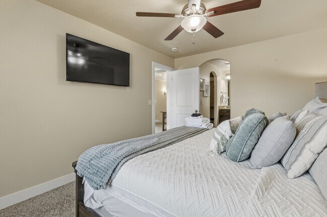 Building Photo - 4221 Torrey Pines Dr
