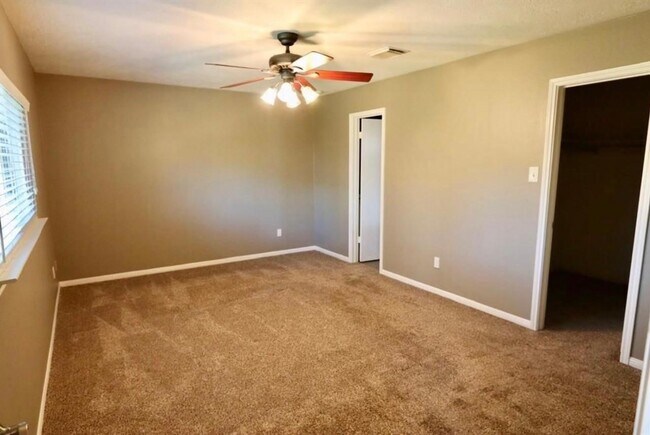Building Photo - 15815 Pilgrim Hall Dr