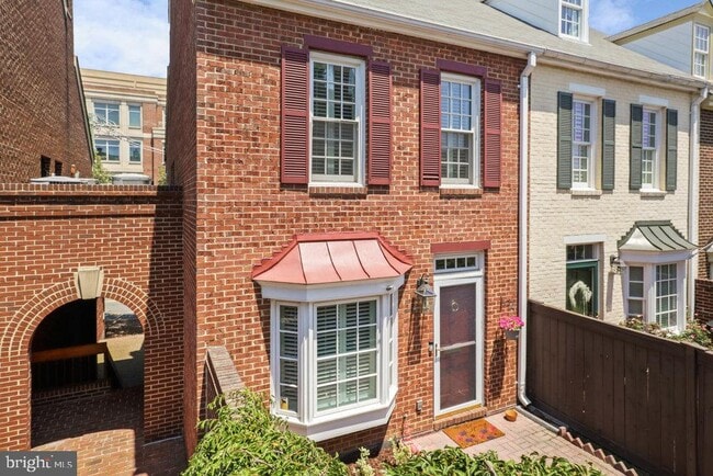 Building Photo - 568 N St Asaph St