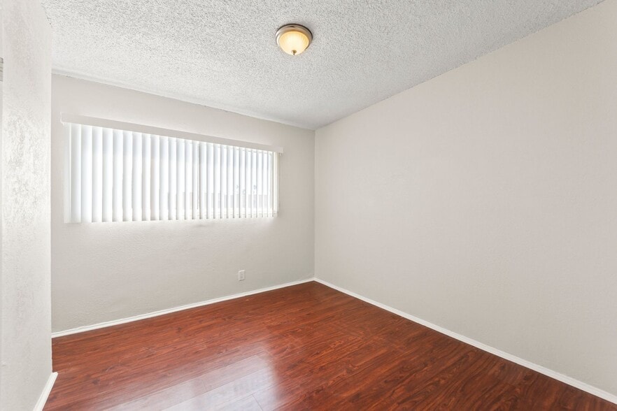 Building Photo - 1254 W 110th St