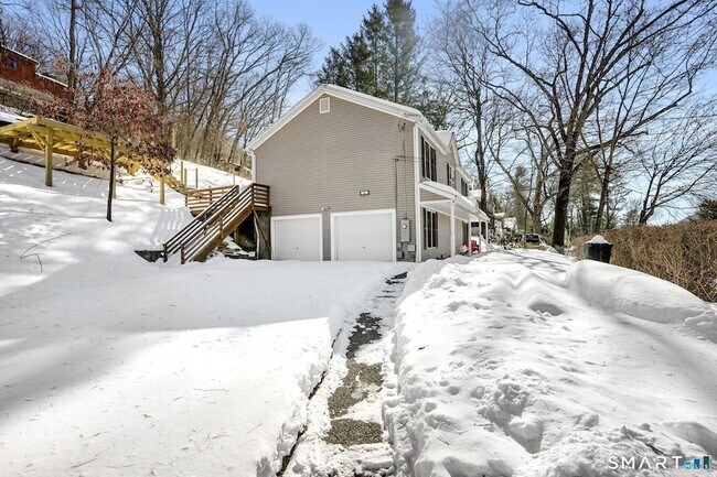 Building Photo - 19 Candlewood Springs Road