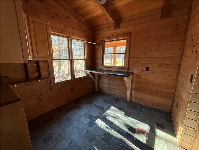 Building Photo - 2405 Mountain Rd