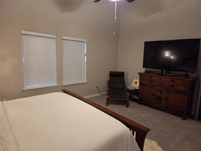 Building Photo - 208 Comet Pointe Dr