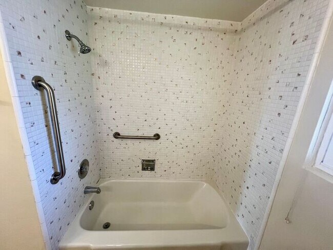 Building Photo - Beautiful 4-Bedroom Home with Modern Upgra...