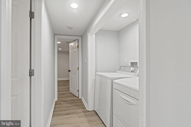 Building Photo - 418 Delview Ln