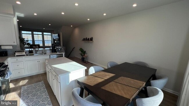 Building Photo - 11 Sidney Ln