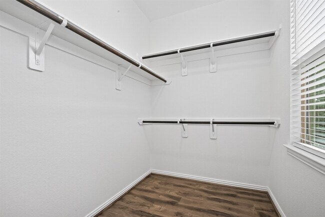 Building Photo - 4743 Glen Isle Dr