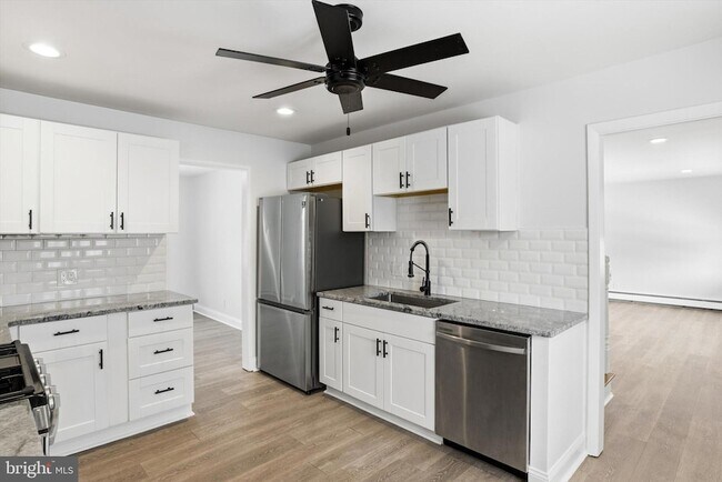 Building Photo - 29 Rolling Ln