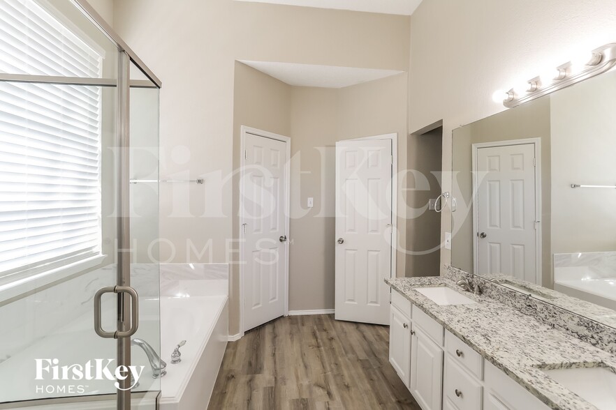 Building Photo - 5210 Orlando Cir