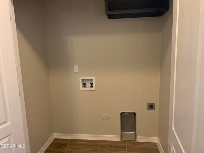 Building Photo - 14360 John Scagno