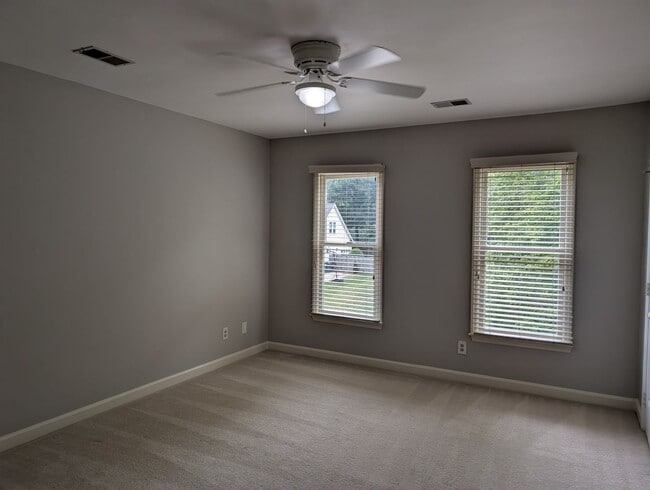 Building Photo - Beautiful home located on a cul-de-sac  in...